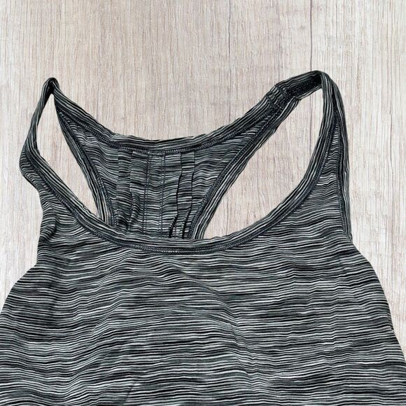 Lululemon Yogi Everyday Tank EST SIZE 8 NO SIZE TAG Black White Athletic Sporty - Picture 2 of 7